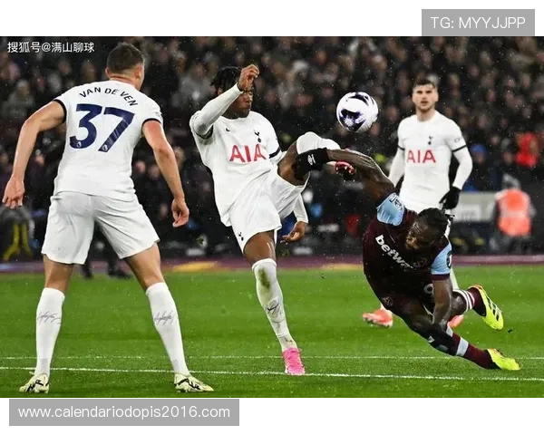 热刺防线压上幅度越大,身后空当暴露越明显,防守稳定性面临考验 热刺防线压上幅度越大,身后空当暴露越明显,防守稳定性面临考验